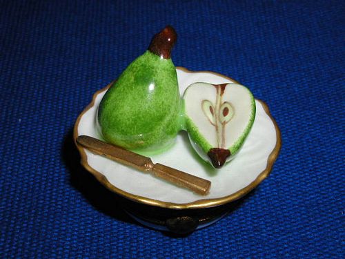 PEARS ON PLATE